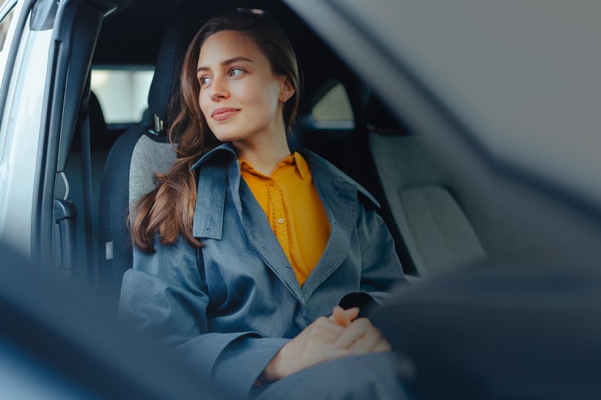 Why Choose a Monthly Personal Driver in Dubai Over Daily Rentals?