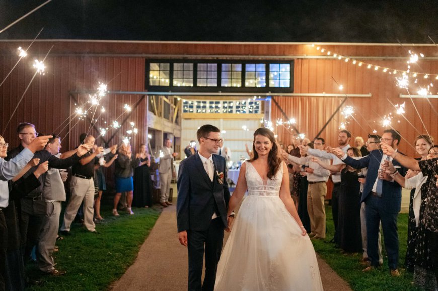 How to Choose the Right Wedding Barn in Michigan?