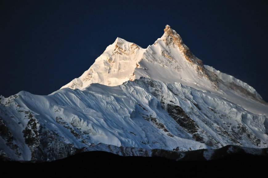 How long does it take to climb Manaslu?