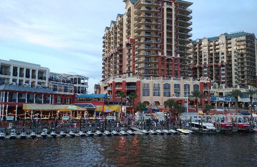 Savoring the Flavors of the Coast: Top Destin Harbor Boardwalk Restaurants