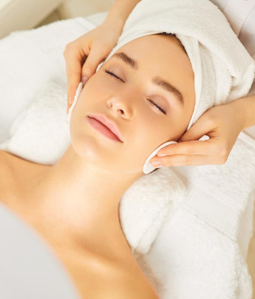 How Deep Cleansing Facials Help with Skin Aging?