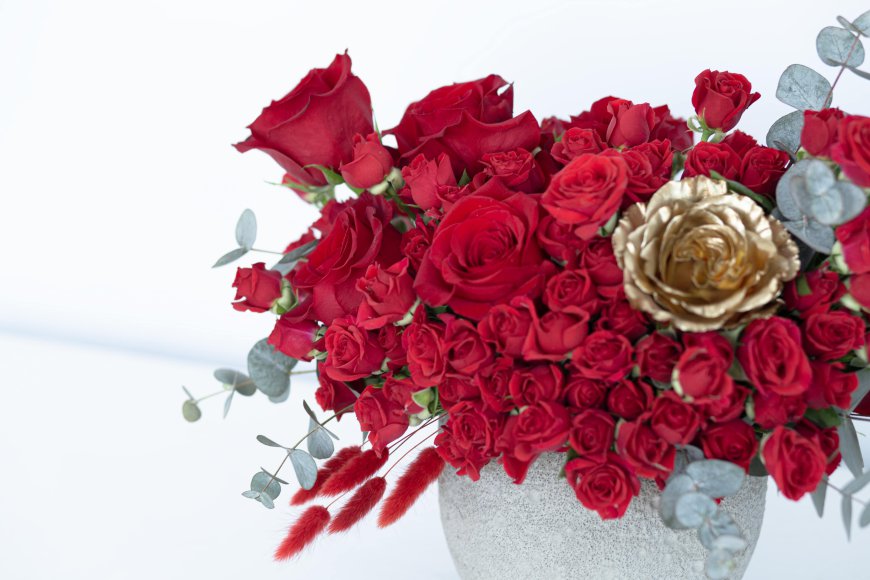 Vases, Bouquets, or Boxes - Which Is Perfect Flower Arrangement Choice?