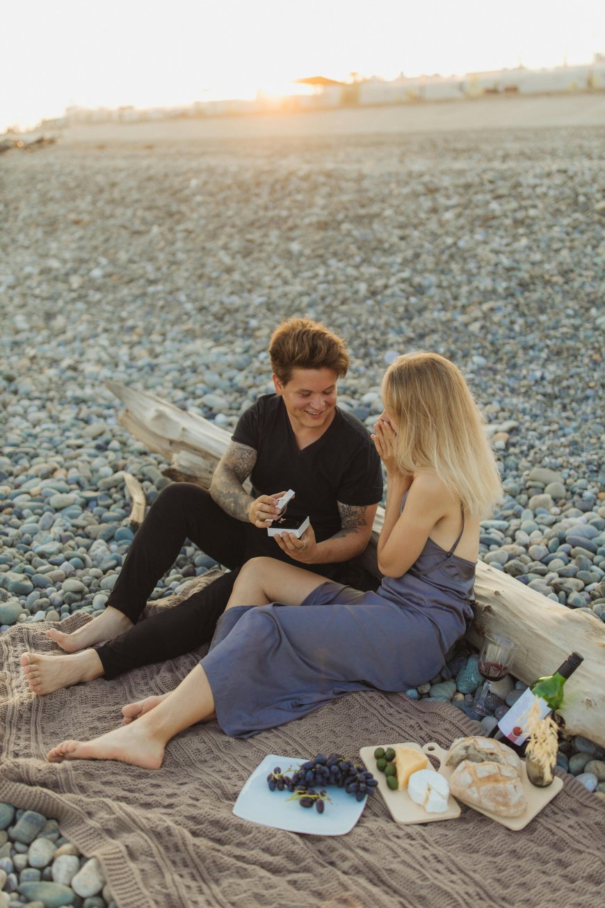 Creating the Ultimate Beach Picnic for Your Hawaii Proposal