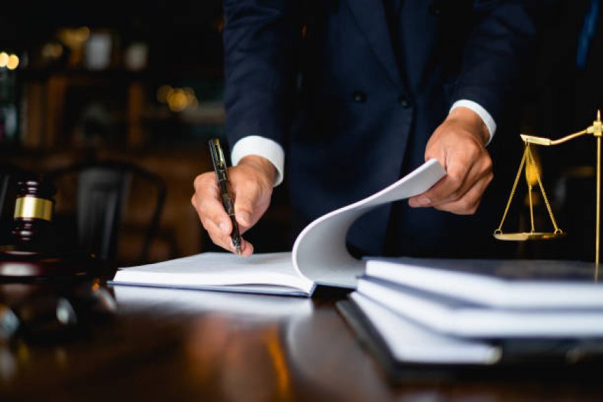 The Role of Commercial Contract Solicitors and Contract Lawyers