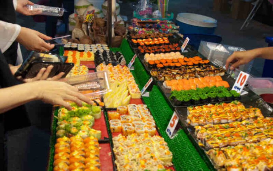 Top 5 Night Markets in Thailand for Food Lovers