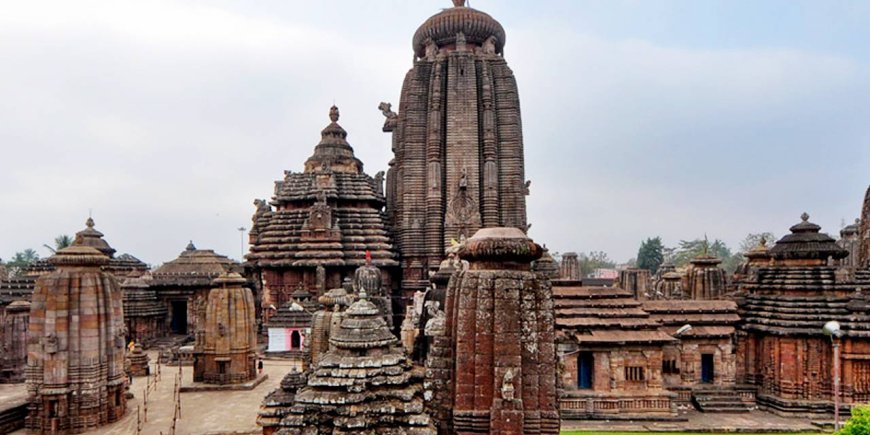 Exploring the Majestic Lingaraj Temple in Bhubaneswar: A Spiritual and Architectural Marvel