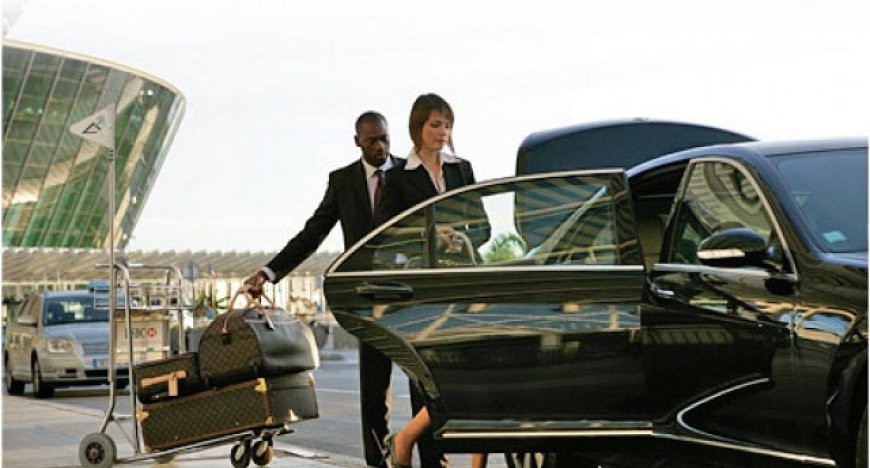 Travel Like a Celebrity: Features of the Best Airport Limousine Services