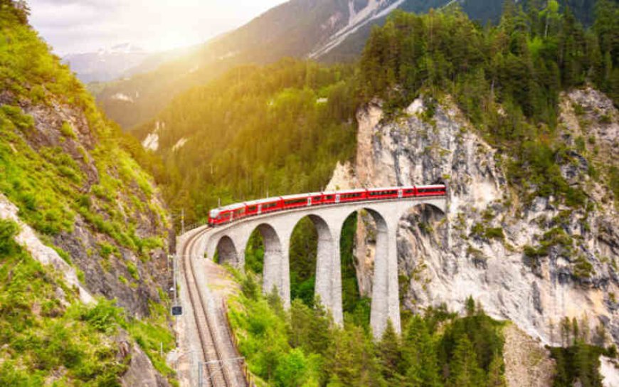 5 Best Scenic Train Journeys in Switzerland