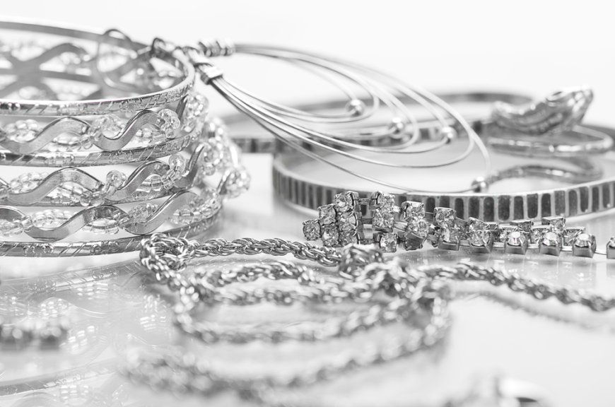 Navigating Online Jewelry Sales: Tips for Finding Great Deals