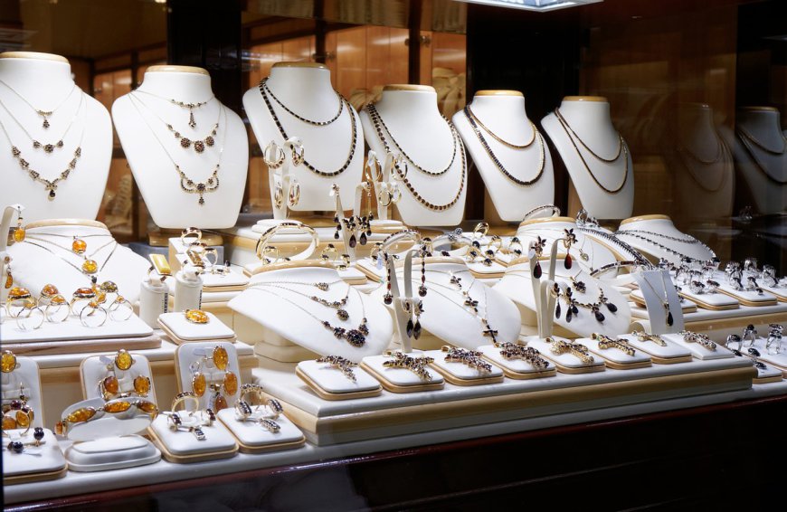 How Canadian Online Jewellery Stores Are Redefining Style