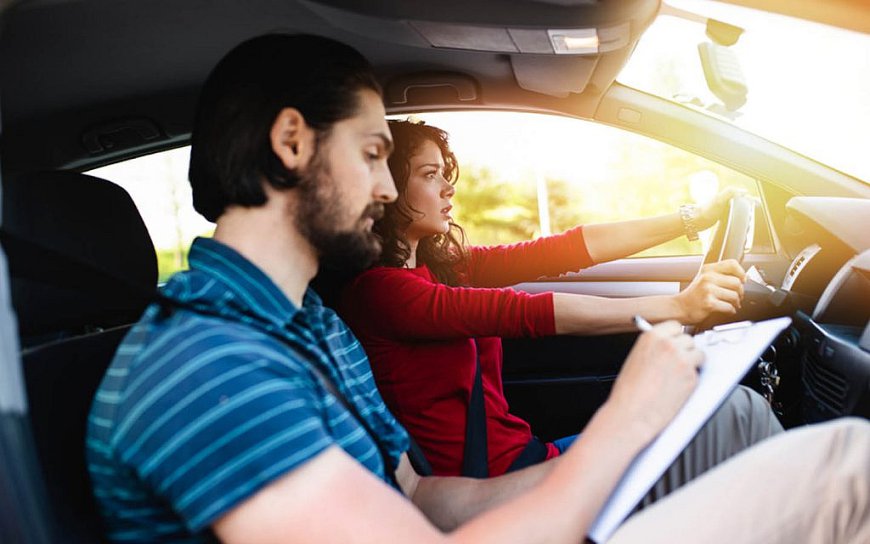 Manual vs. Automatic Lessons: What Scarborough Driving Schools Offer