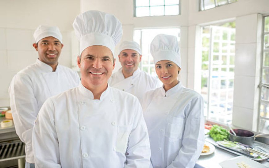 Serving in Style: Tips for Selecting the Ideal Restaurant Uniforms in Dubai