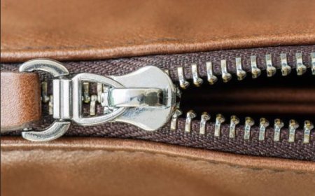 Handles, Straps, and Closures: Small Bag Details That Make a Big Difference