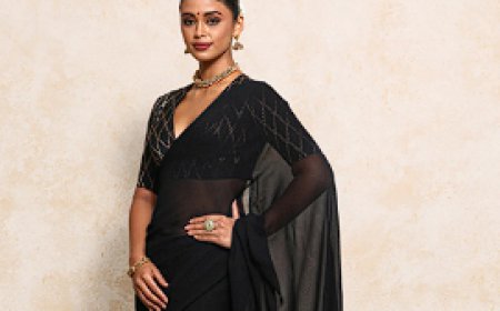 How to Choose Between Boat Neck and Deep Boat Neck Blouses