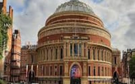 Beyond the Big Smoke: Why Tourists Are Finding Hidden Gems in London‘s Suburbs Like Romford, Croydon, Enfield, and Watford