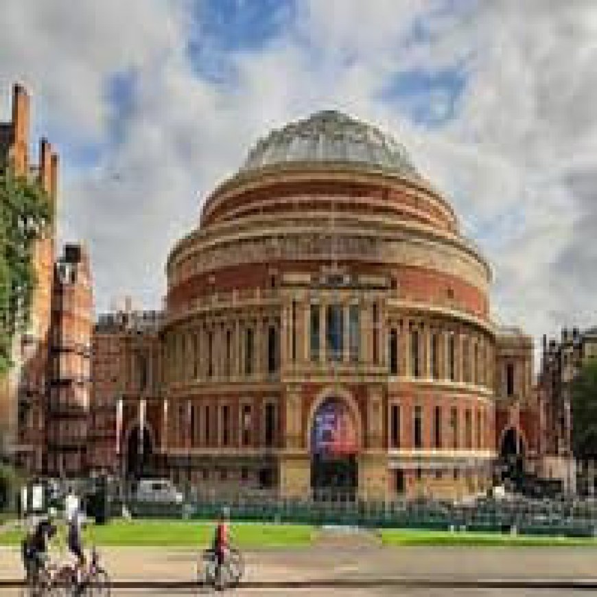 Beyond the Big Smoke: Why Tourists Are Finding Hidden Gems in London‘s Suburbs Like Romford, Croydon, Enfield, and Watford