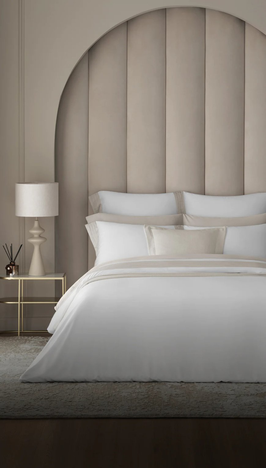 Trendy Pillows: Modern Designs for Contemporary Bedrooms