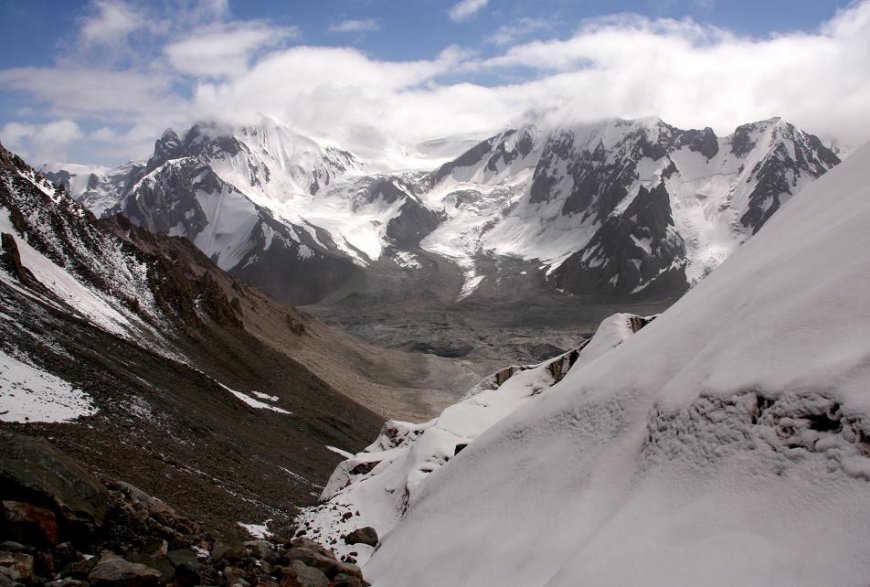 Shop Premium Rough Nephrite at Wholesale Rates