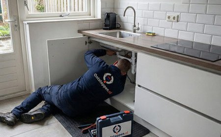 Hoe los je een stinkende afvoer in je toilet op zonder schade aan je leiding?