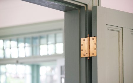 Aluminium Pivot Doors vs Hinged Doors: Which Is Better for Modern Homes?
