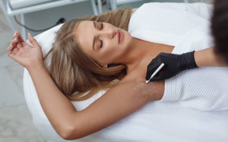 How Hyperhidrosis Treatment in Dubai Helps You Stay Dry Year-Round