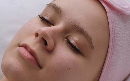 Microblading in Dubai vs. Nano Brows: Which Is Right for You