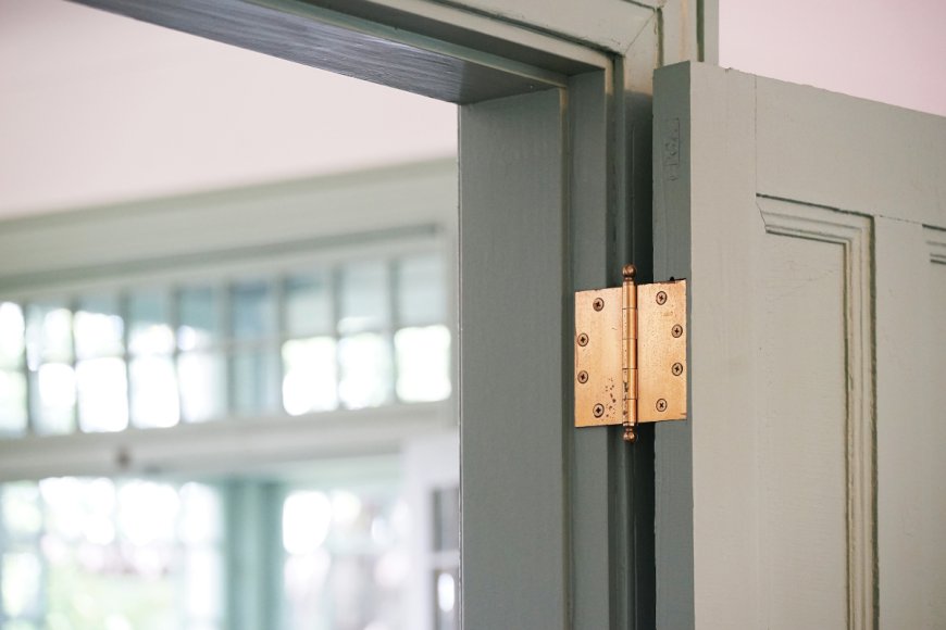 Aluminium Pivot Doors vs Hinged Doors: Which Is Better for Modern Homes?
