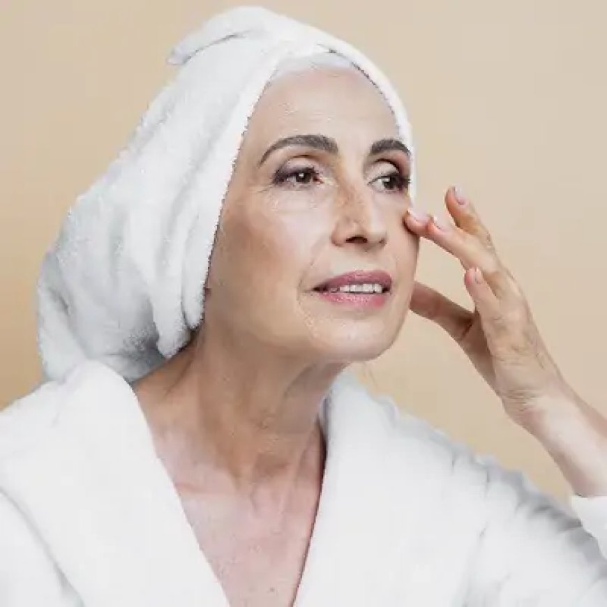 What is Decolletage Anti-aging Treatment and How Does It Work?