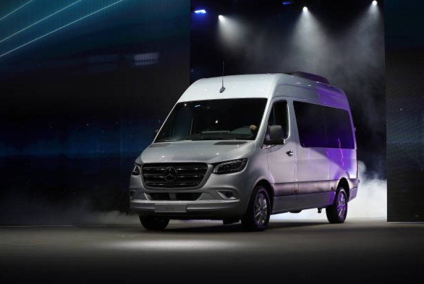 Mercedes Van Rental for Weddings: How to Plan Pickups, Photos, and Timing