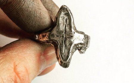How Sterling Silver Cross Rings Combine Symbolism with Structure