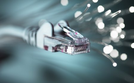 Understanding SLAs and Uptime Guarantees With Dedicated Fiber Internet in Canada