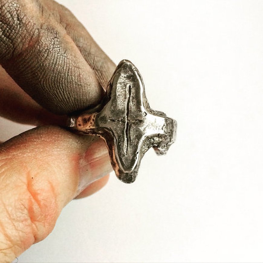 How Sterling Silver Cross Rings Combine Symbolism with Structure