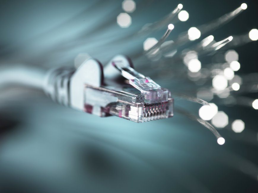 Understanding SLAs and Uptime Guarantees With Dedicated Fiber Internet in Canada