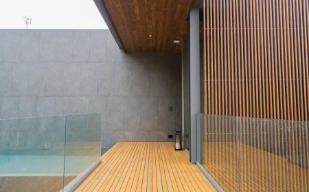 Which Flooring Option Performs Best in Dubai's Climate?