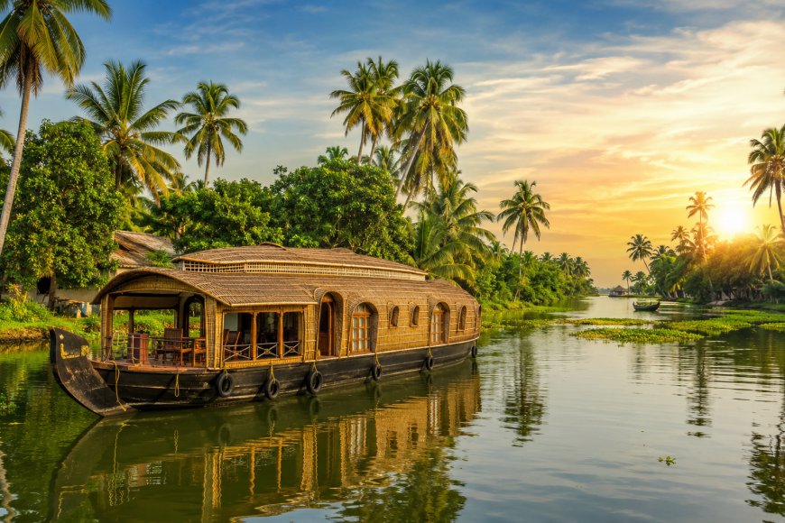 Kerala Backwaters Houseboat Experience You Must Try Once in a Lifetime