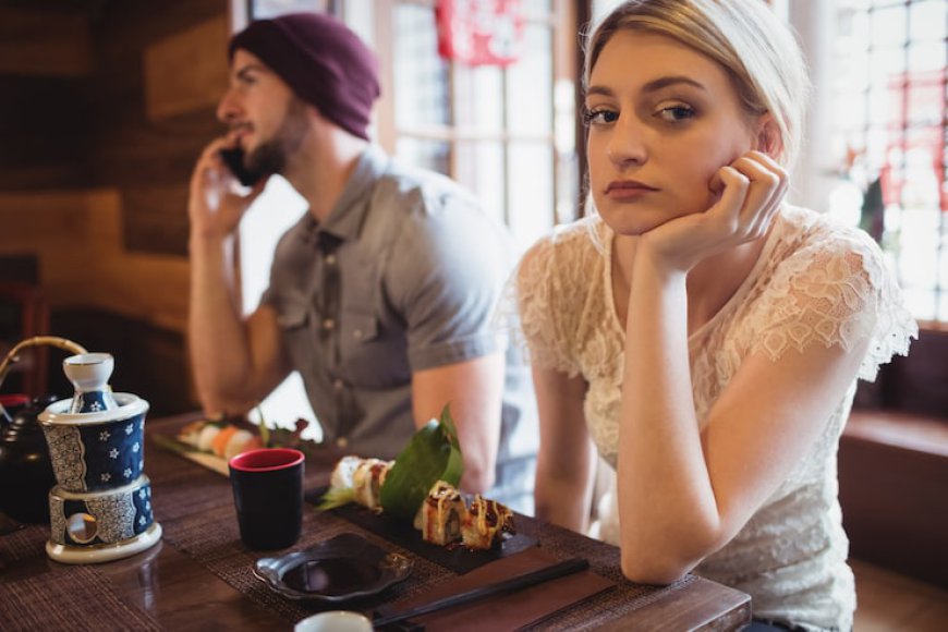 How to Deal With Love Bombing: Expert Tips to Protect Yourself