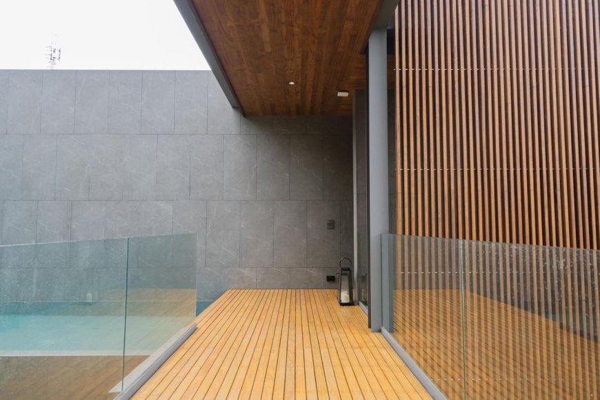 Which Flooring Option Performs Best in Dubai's Climate?