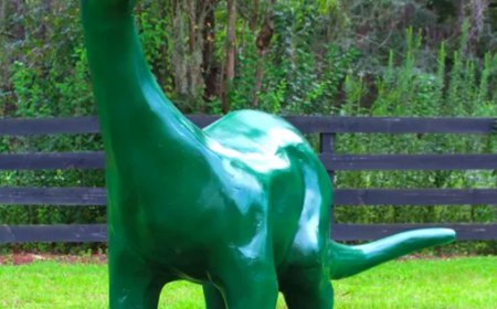Why is a Statue Large Display Perfect For Your Garden?