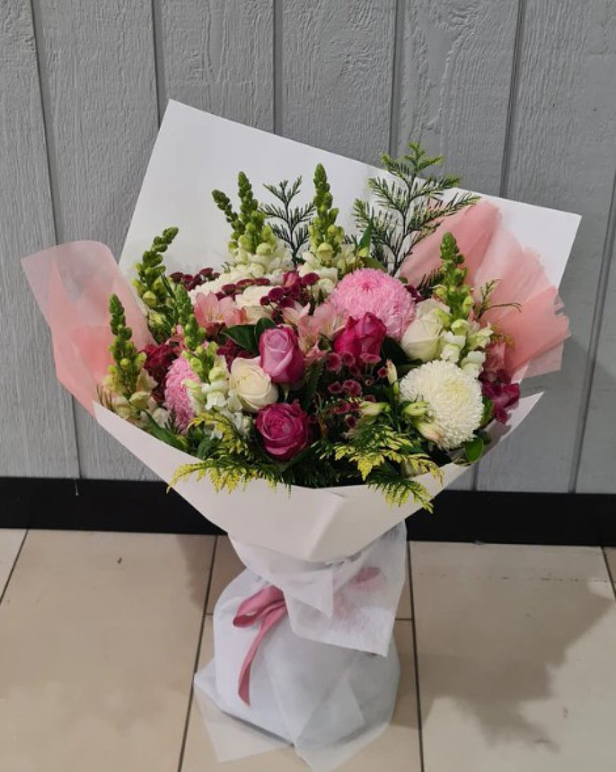 Why Fresh Flowers Continue to Be the Perfect Everyday Luxury