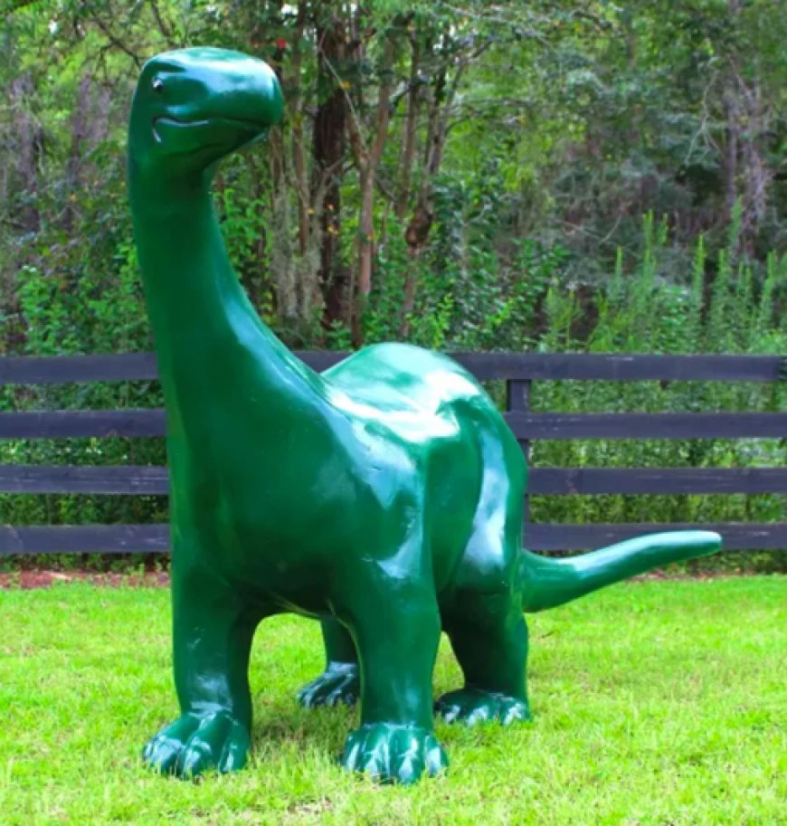 Why is a Statue Large Display Perfect For Your Garden?
