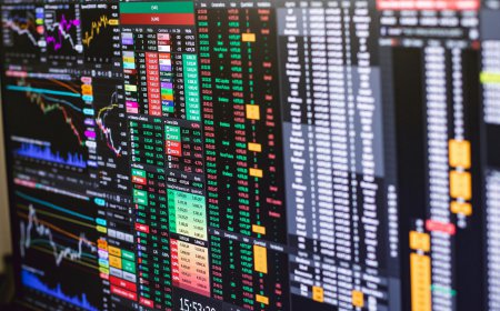 Why the Market Moves: Simple Explanation for Beginners