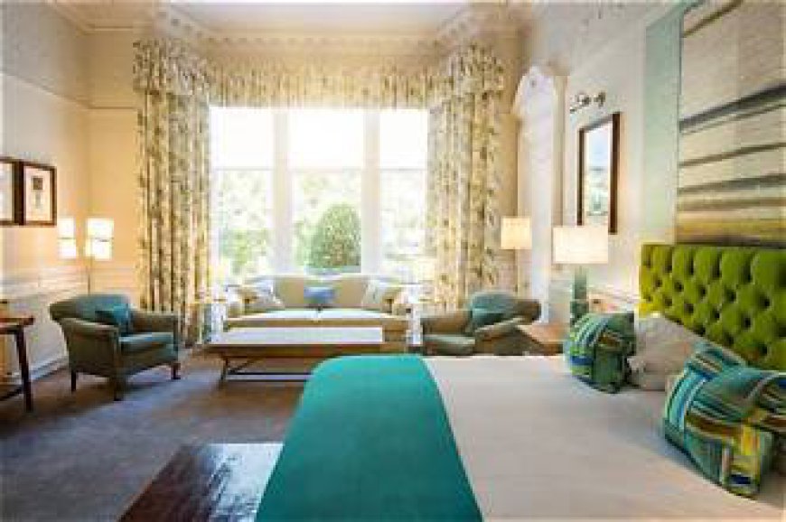 Is There a Place I Can Stay Overnight for Free in Glasgow?