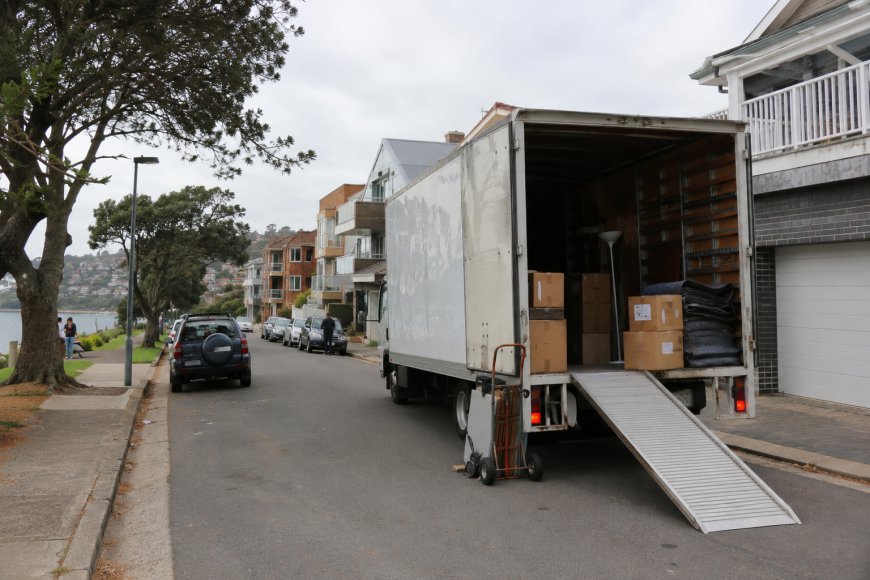 Is It Cheaper to Move on a Weekday Than a Weekend in Sydney?