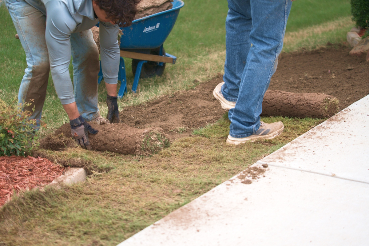 Artificial Grass Installation in Dallas TX: A Smarter Approach to Lawn Improvement