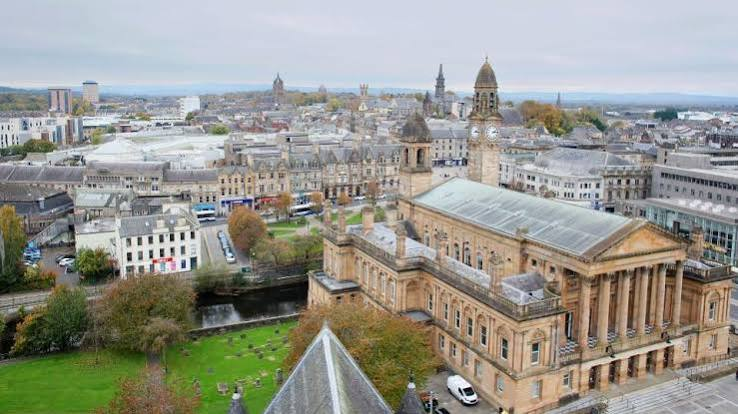 What Are Some Reasons Why People Might Move from Glasgow to Paisley?