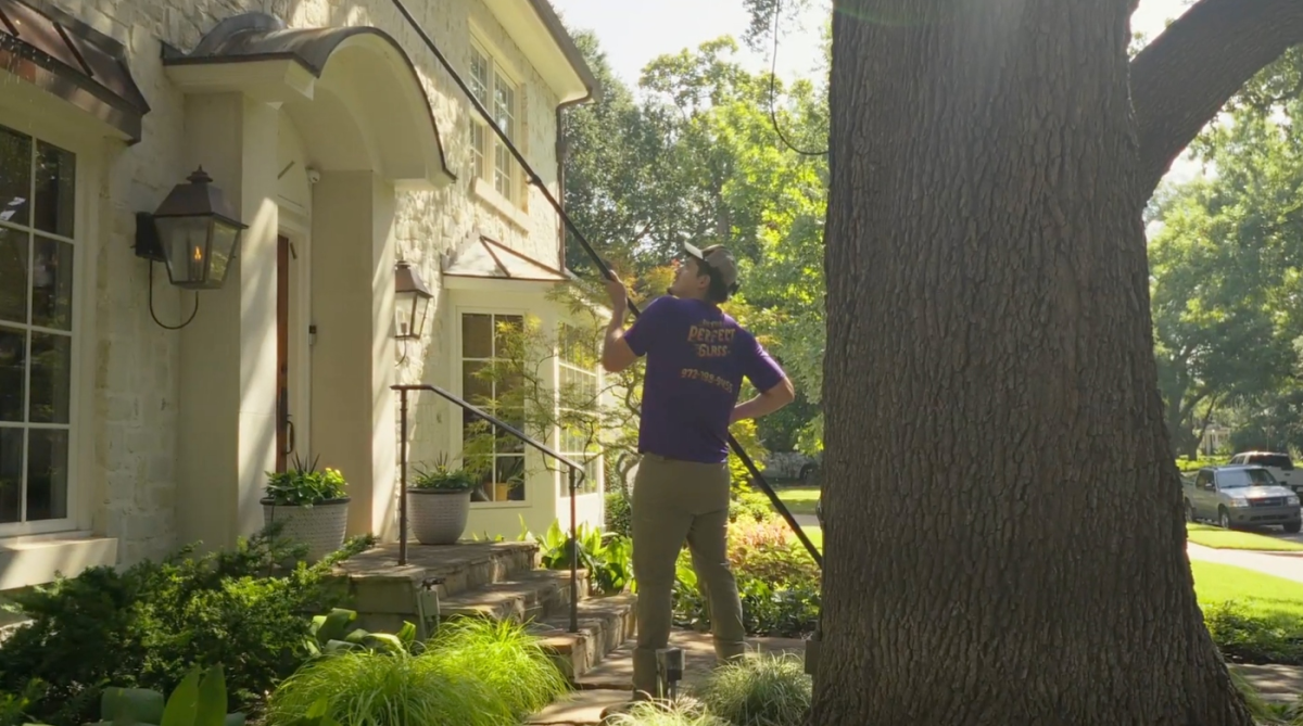 Commercial Window Cleaning Service in Fort Worth: A Guide for Cleaner Business Properties