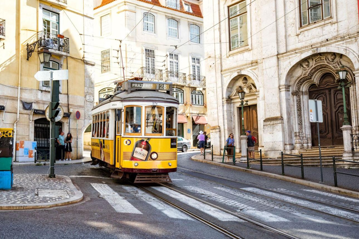 How Can You Experience Portugal Through Its Azulejo Art and Architecture?  