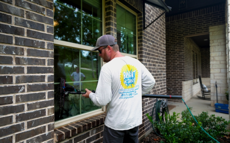 Restaurant Window Cleaning: Creating a Simple Window Cleaning Maintenance Plan