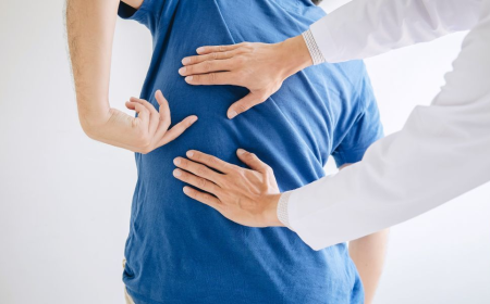 What Are the Early Signs of Spine Curvature Problems?