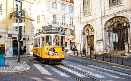 How Can You Experience Portugal Through Its Azulejo Art and Architecture?  